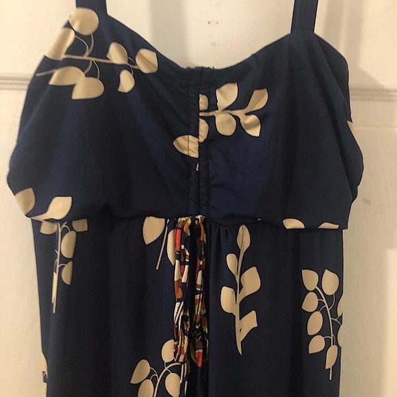 Women's long dress size medium Navy blue with floral print - Picture 3 of 4
